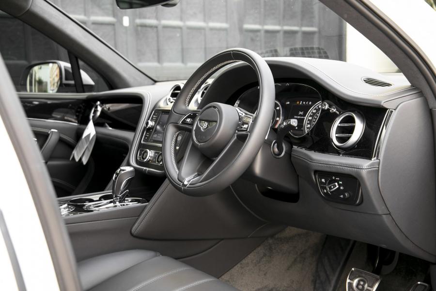 Интерьер Bentley Bentayga GTX 4x4 by ONYX Concept 2018 года  (фото 16 из 31)